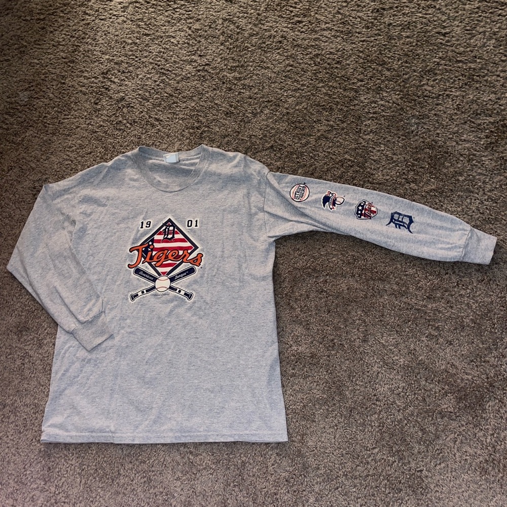 LEE sport vintage Tigers baseball long sleeve labeled sz: Large